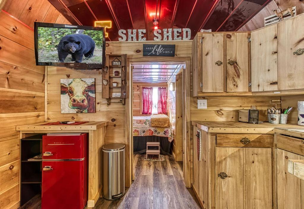 The Tiny Barn, 1089 Free Tickets Each Paid Day, Dollywood And More Сивиървил Екстериор снимка
