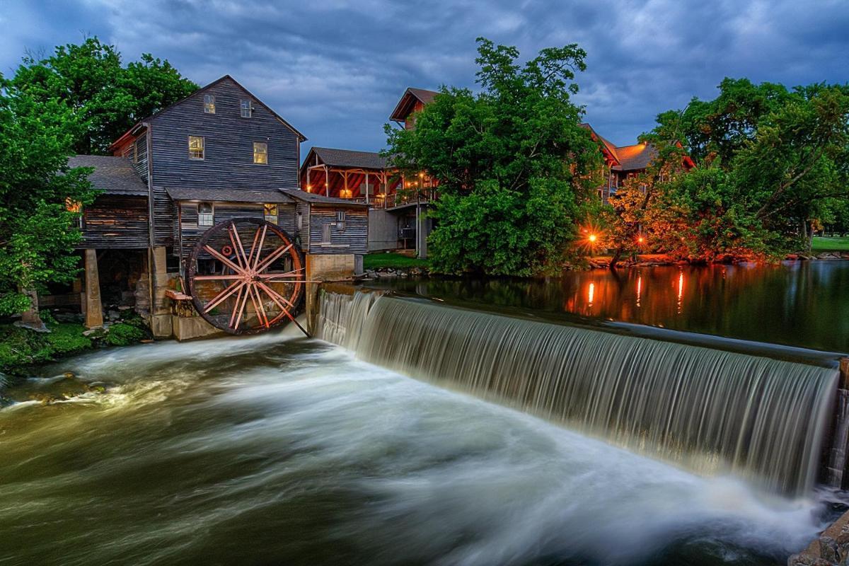 The Tiny Barn, 1089 Free Tickets Each Paid Day, Dollywood And More Сивиървил Екстериор снимка